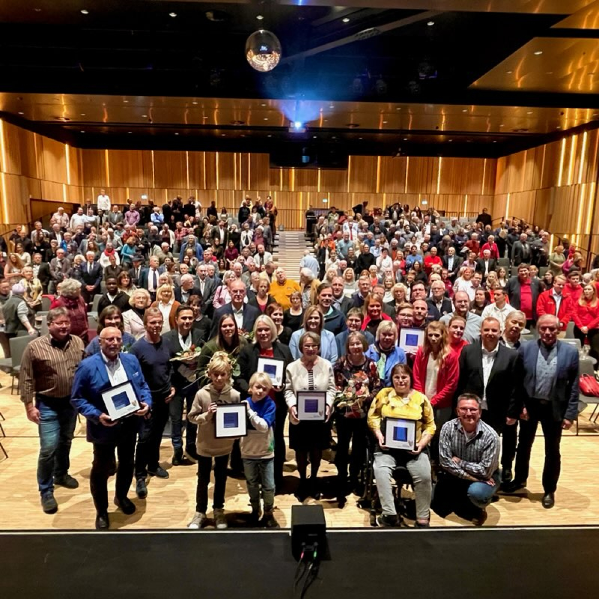 Gruppenbild bei der Ehrenamtspreisverleihung 