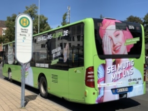 NIAG-Bus mit Werbung für das Kinder- und Jugendparlament Dinslaken