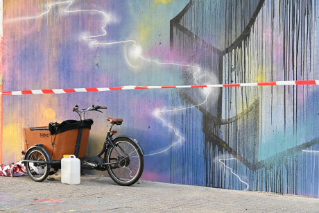 Lastenrad vor Graffitiwand